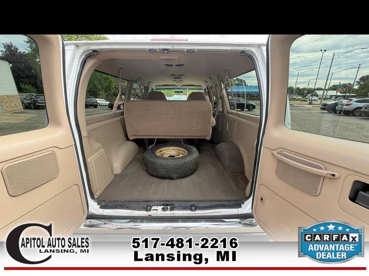 Used 2001 Ford E-150 and Econoline 150 Wagon RWD image 15