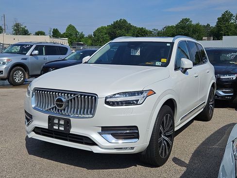 Used 2024 Volvo XC90 B6 Plus w/ Protection Package Premier AWD/4WD image 3