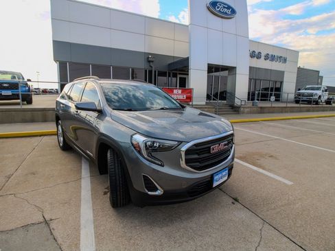 Used 2018 GMC Terrain SLE w/ Driver Convenience Package AWD/4WD image 2