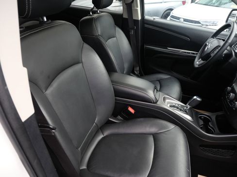 Used 2019 Dodge Journey Crossroad w/ Nav & Sun Group image 27