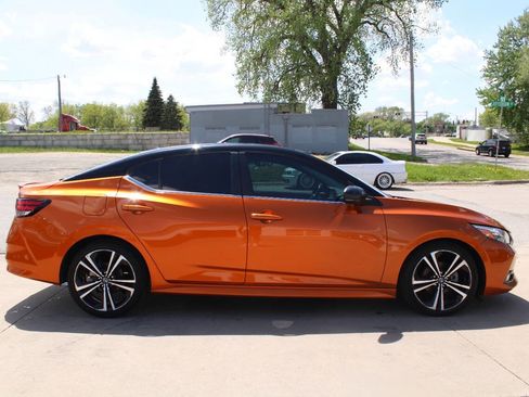 Used 2020 Nissan Sentra SR w/ Electronics Package FWD image 3