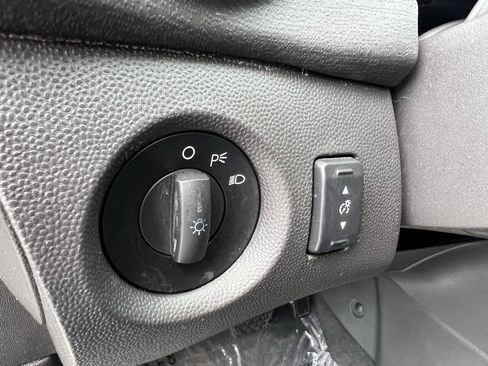 Used 2012 Ford Fiesta SES FWD image 22