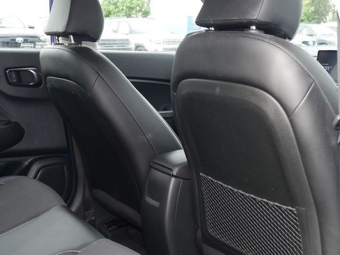 Used 2023 Hyundai Venue Limited FWD image 24