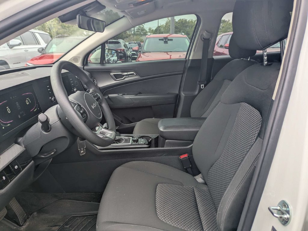 Used 2025 Kia Sportage LX FWD image 20