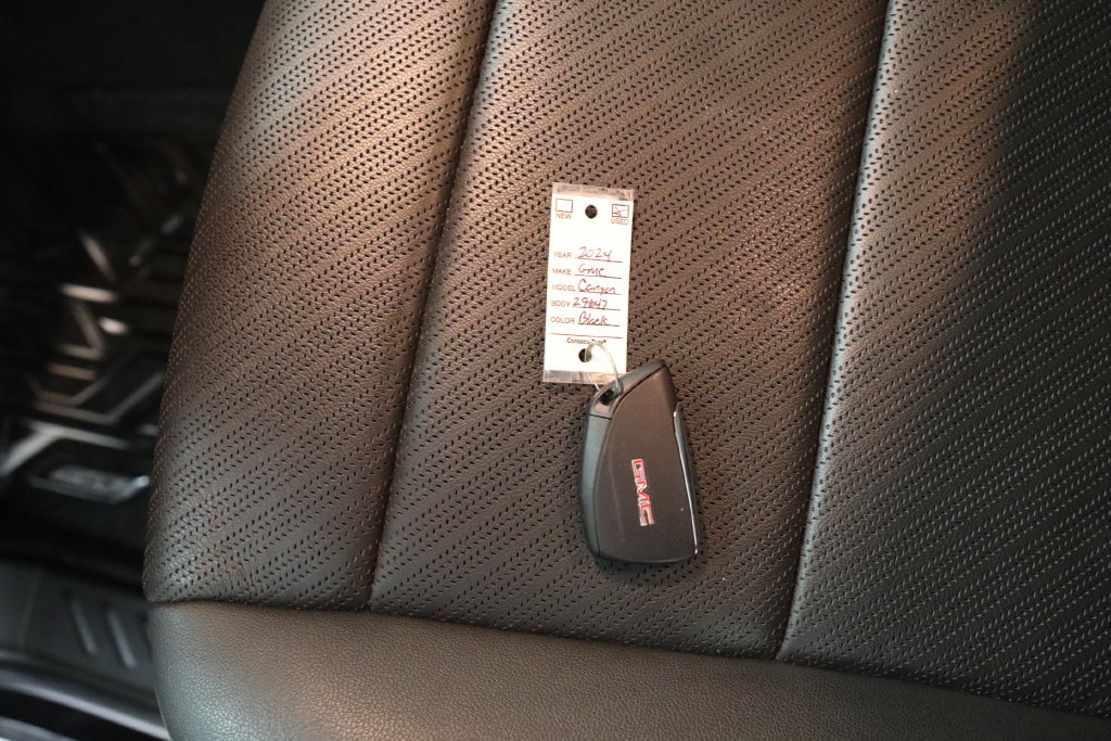 Used 2024 GMC Canyon AT4X AWD/4WD image 28