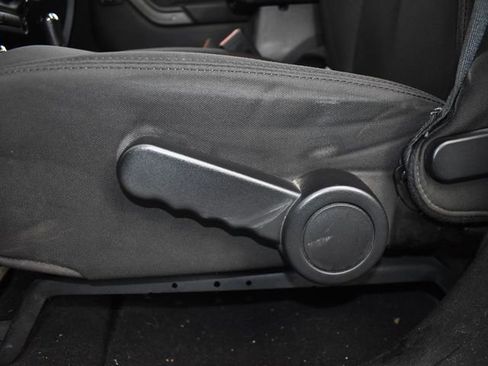 Used 2018 Jeep Wrangler Unlimited Sport S image 13