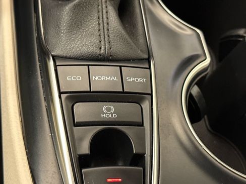 Used 2020 Toyota Camry XLE FWD image 26