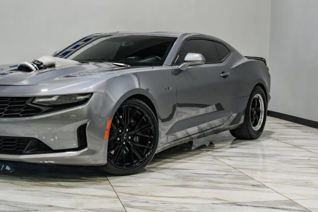 Used 2021 Chevrolet Camaro LT RWD image 7