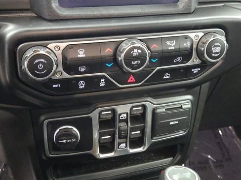 Used 2023 Jeep Wrangler Unlimited Sahara AWD/4WD image 25