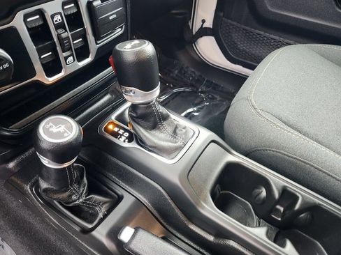 Used 2024 Jeep Wrangler Sahara image 16