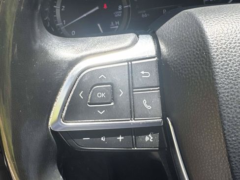 Used 2021 Toyota Highlander XLE AWD/4WD image 20