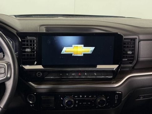 Used 2022 Chevrolet Silverado 1500 RST image 11