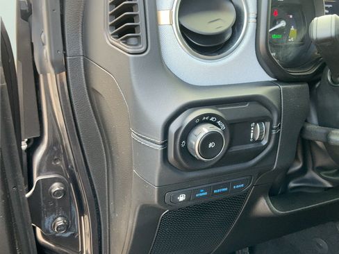 Certified 2025 Jeep Wrangler Unlimited Sahara AWD/4WD image 21