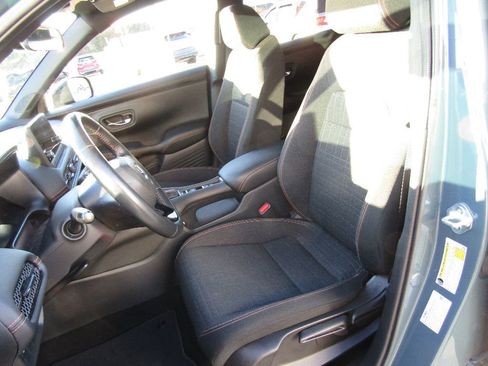 Used 2023 Honda HR-V Sport image 9