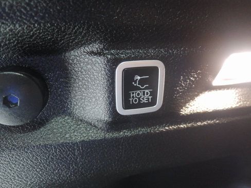 Used 2024 Jeep Grand Cherokee L Limited AWD/4WD image 30