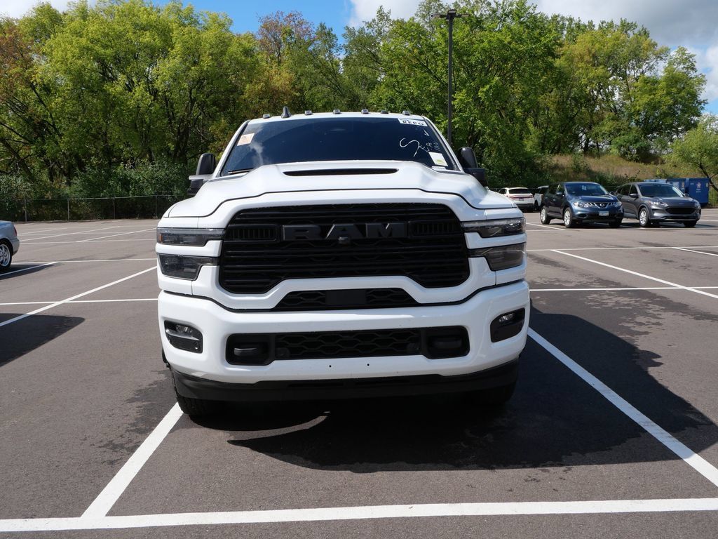 Used 2025 RAM 3500 Laramie AWD/4WD image 2