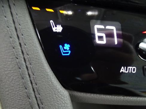 Used 2023 Cadillac XT6 Premium Luxury w/ Technology Package AWD/4WD image 15