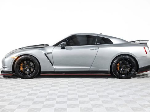 Used 2010 Nissan GT-R Premium AWD/4WD image 14