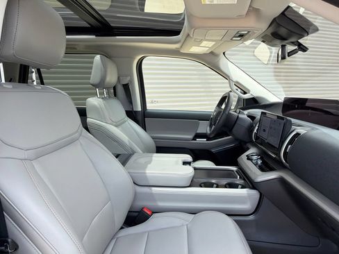 Used 2025 Ford Expedition Active AWD/4WD image 13