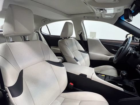 Certified 2024 Lexus ES 300h w/ Premium Package FWD image 11