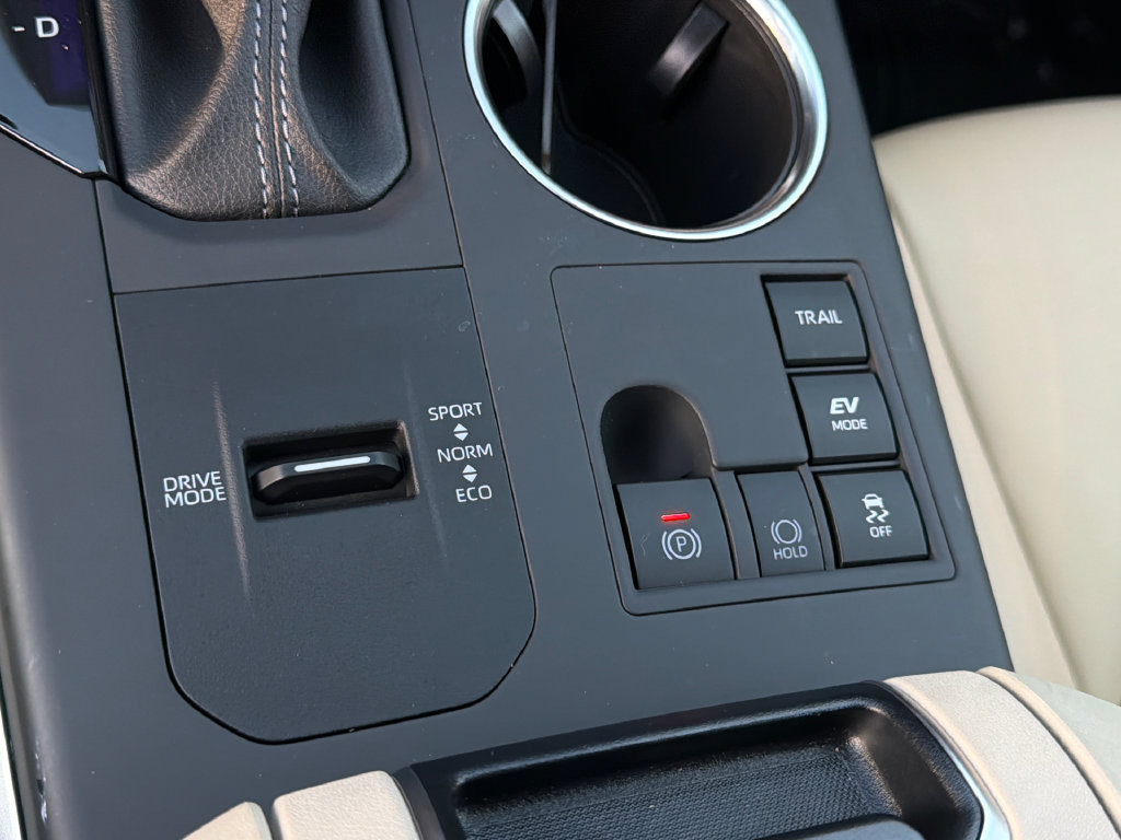 Used 2025 Toyota Highlander XLE AWD/4WD image 32