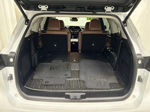 Certified 2025 Toyota Highlander Limited AWD/4WD image 11