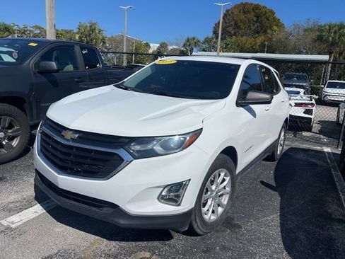 Used 2018 Chevrolet Equinox LS image 3