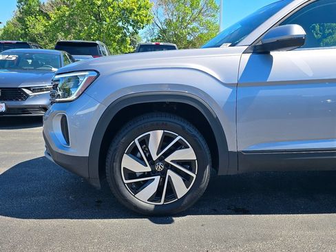 Used 2024 Volkswagen Atlas SE AWD/4WD image 36