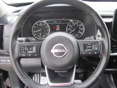Used 2025 Nissan Pathfinder SV AWD/4WD image 19