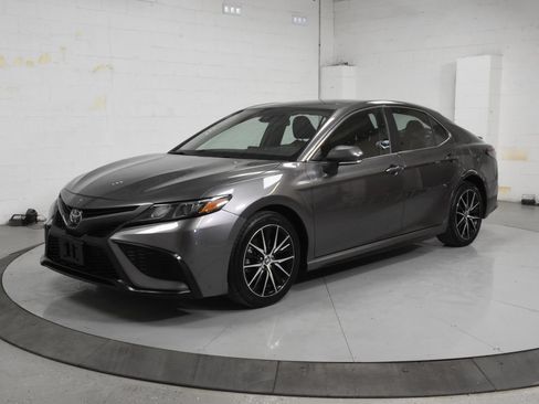 Used 2023 Toyota Camry SE FWD image 8
