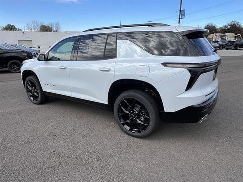 New 2026 Chevrolet Traverse RS w/ LPO, Floor Liner Package image 3