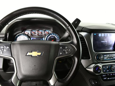 Used 2019 Chevrolet Suburban LT image 18