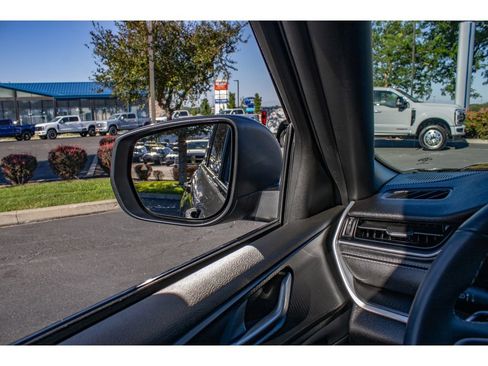 Used 2024 Jeep Grand Cherokee Laredo X w/ Luxury Tech Group I AWD/4WD image 34