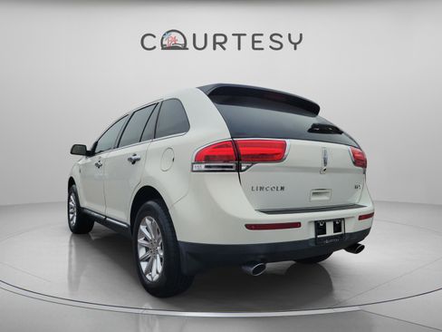 Used 2013 Lincoln MKX FWD image 5