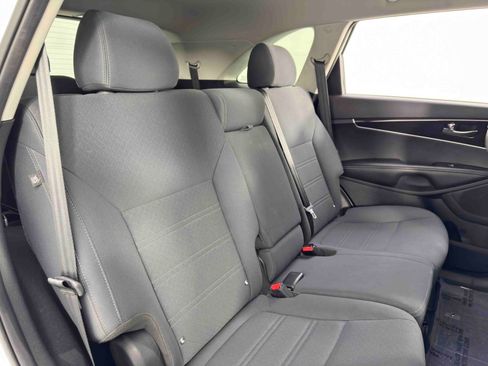 Used 2019 Kia Sorento LX image 31