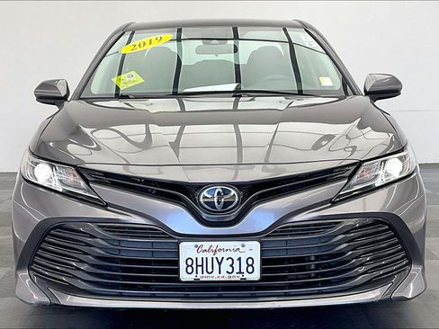 Used 2019 Toyota Camry LE FWD image 2