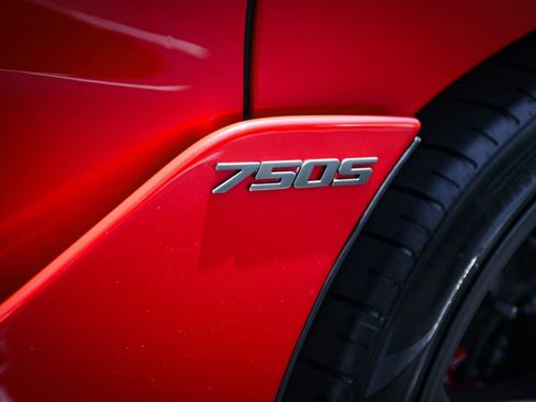 Used 2027 McLaren 750S Spider RWD image 18