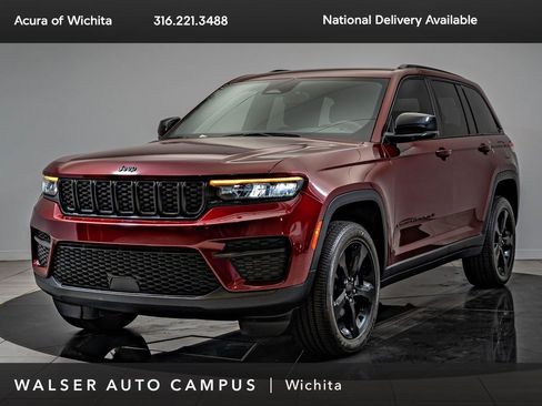 Used 2023 Jeep Grand Cherokee Altitude RWD image 1