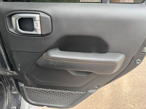Used 2021 Jeep Gladiator Mojave AWD/4WD image 15