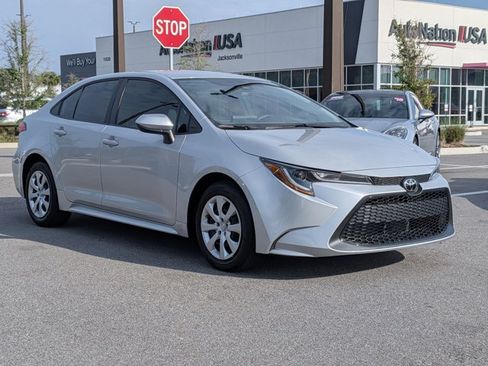 Used 2022 Toyota Corolla LE FWD image 3