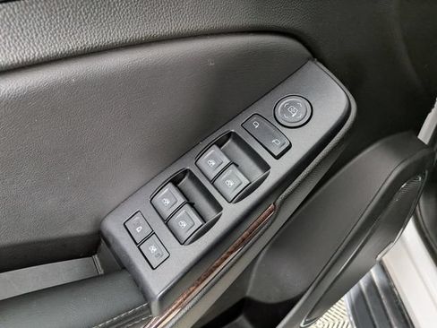 Used 2019 GMC Yukon XL SLE w/ SLE Value Package AWD/4WD image 13