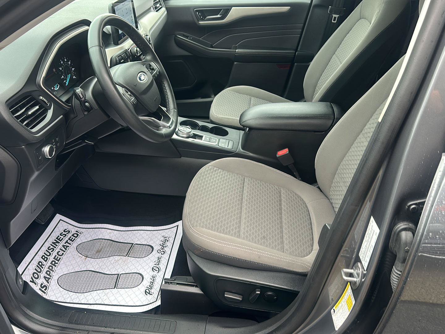 Used 2022 Ford Escape SE w/ SE Sport Appearance Package FWD image 18