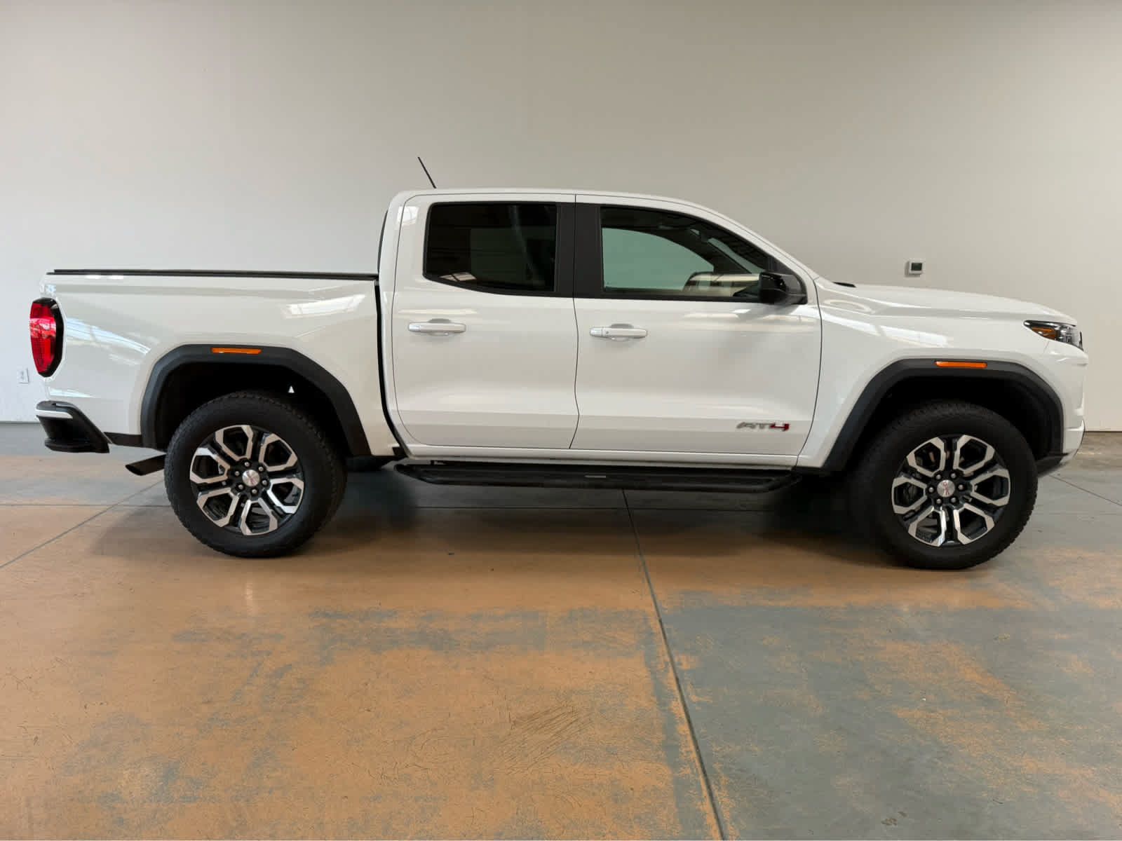 Used 2024 GMC Canyon AT4 w/ Technology Package AWD/4WD image 6
