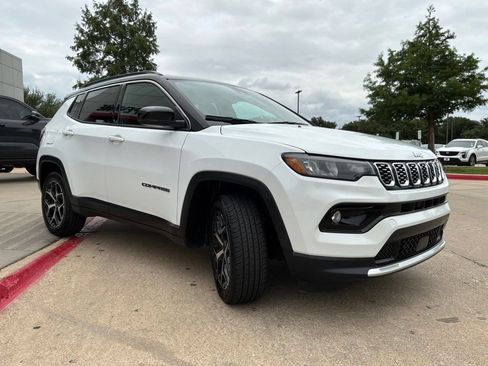 Used 2025 Jeep Compass Limited AWD/4WD image 4