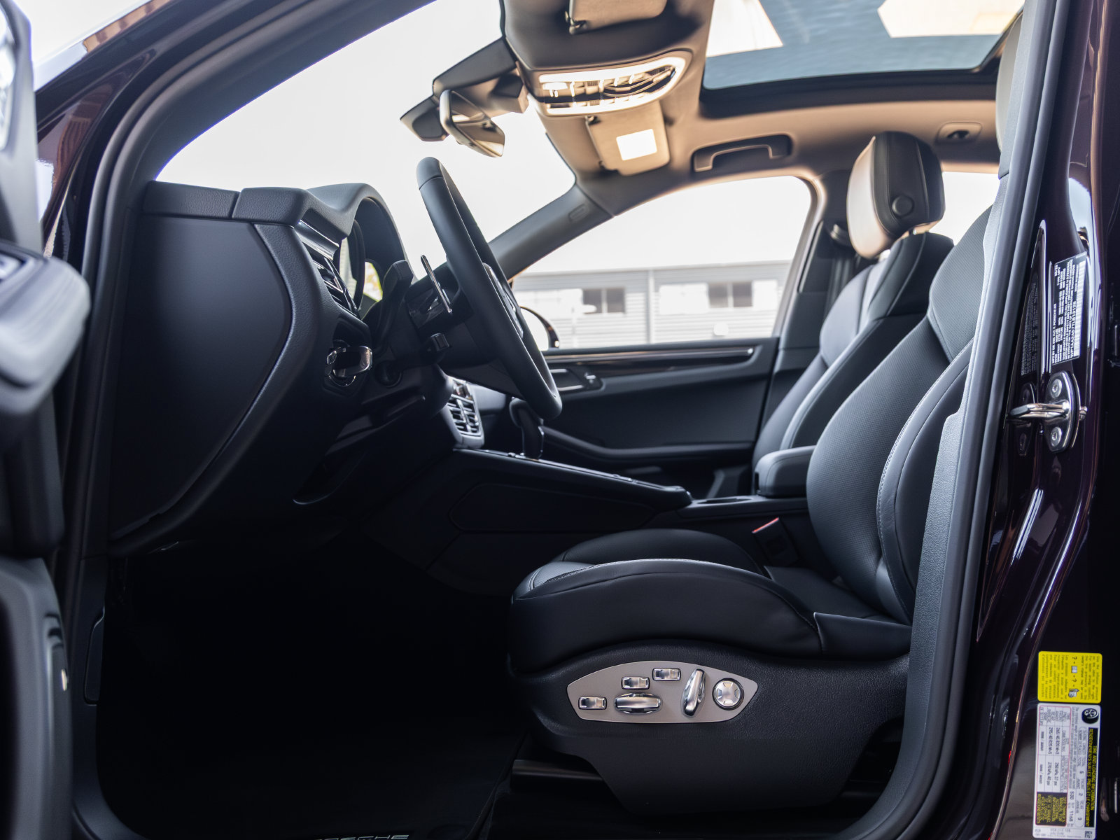 Certified 2026 Porsche Macan AWD/4WD image 26