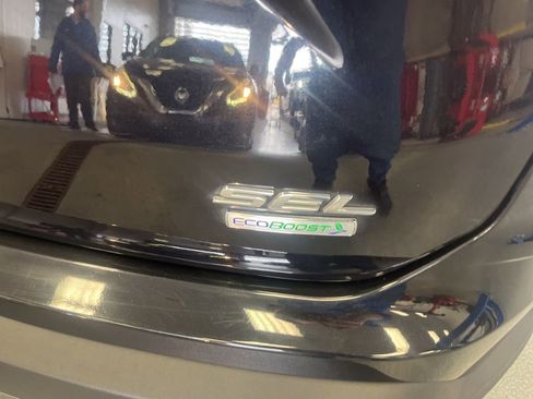 Used 2020 Ford Edge SEL image 13