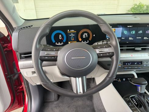 Used 2025 Hyundai Kona SEL image 30