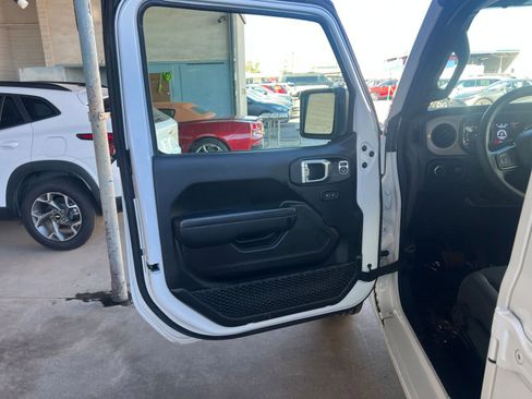 Used 2025 Jeep Wrangler Unlimited Sport AWD/4WD image 18