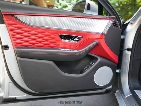 Used 2022 Bentley Flying Spur V8 image 25