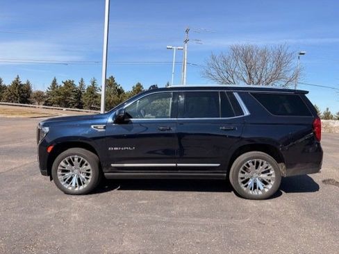 Used 2021 GMC Yukon Denali w/ Denali Premium Package image 2